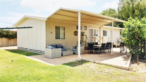 Jurien Bay House | Pet-Friendly Frangipani Cottage: Family Retreat Awaits