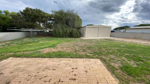 Jurien Bay House | Pet-Friendly Frangipani Cottage: Family Retreat Awaits