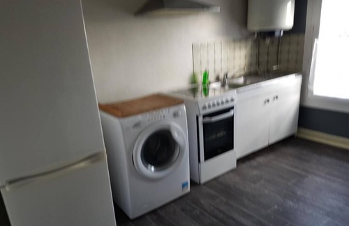 Boulogne-sur-Mer House | Cozy Franglais Flats: Family-Friendly with Breakfast Included