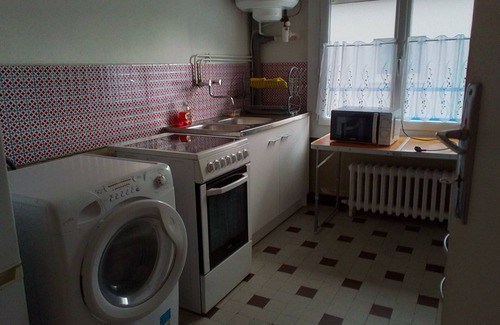 Boulogne-sur-Mer House | Cozy Franglais Flats: Family-Friendly with Breakfast Included