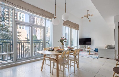 Downtown Dubai Apartment | Top-Rated Frank Porter - Lofts: Family-Friendly & Pool Access