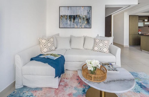 Downtown Dubai Apartment | Top-Rated Frank Porter - Lofts: Family-Friendly & Pool Access