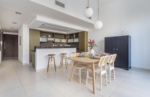 Downtown Dubai Apartment | Top-Rated Frank Porter - Lofts: Family-Friendly & Pool Access