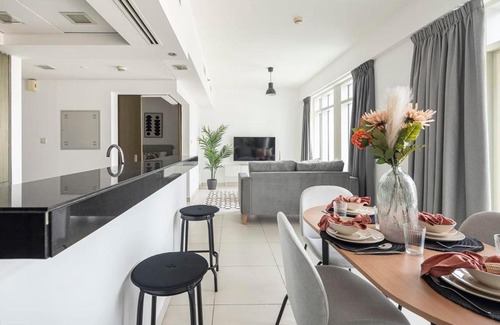 Downtown Dubai Apartment | Relax at Frank Porter - The Lofts Central with Pool Access