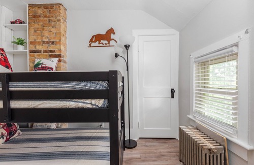 Frankenmuth Other | Frankenmuth Christmas Farmhouse: Pet-Friendly & Family Ready