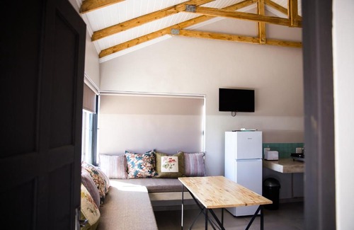 Frankfort Apartment | Family-Friendly Frankfort Self Catering with Kitchen & Breakfast