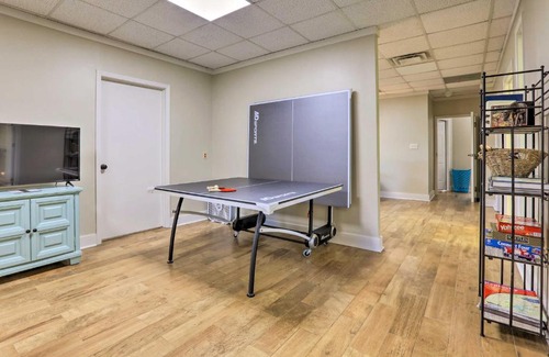 Frankfort House | Convenient Frankfort Townhome Near Downtown and Parks