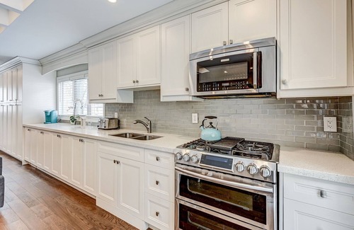 Jacksons Point Cottage | Discover Franklin Beach House: Oceanfront Retreat in Jackson's Point