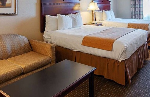 Franklin Hotel | Discover Franklin Inn and Suites: Rated 8.8 with Pool & Breakfast