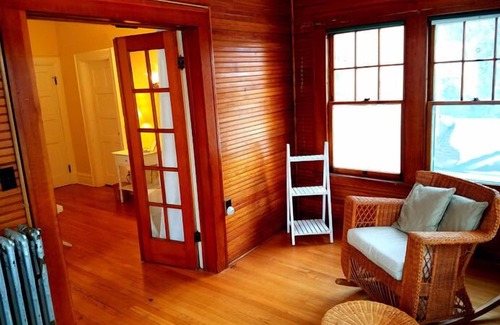 Saranac Lake Bed & Breakfast | Welcoming Franklin Manor Bed & Breakfast with Delicious Dining