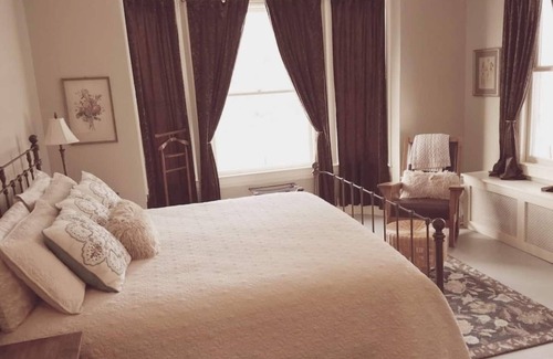 Saranac Lake Bed & Breakfast | Relax at Franklin Manor - King Suite with Ocean View