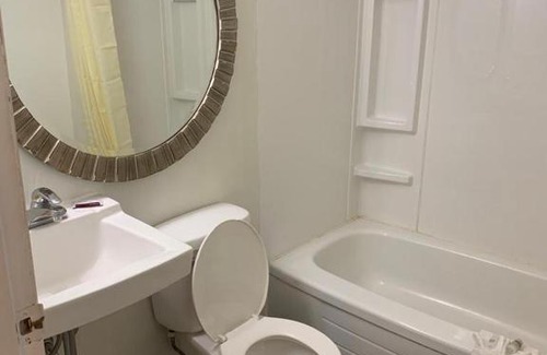 Assiniboia Hotel | Family-Friendly Franklin Motel: Perfect for Pet Lovers