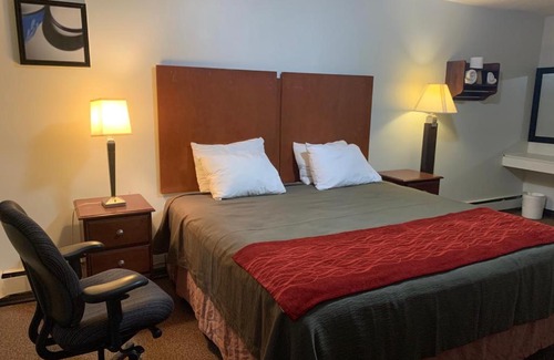 Assiniboia Hotel | Family-Friendly Franklin Motel: Perfect for Pet Lovers