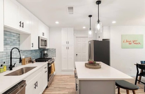 Franklin Park House | Family-Friendly Dove Springs Oasis with King Beds & More