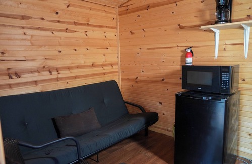 Sunrise Beach Cabin | Cozy Franky and Louie's Cabin 1 with Breakfast Included