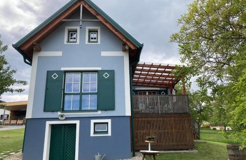 Deutsch Schuetzen-Eisenberg Apartment | Child-Friendly Retreat at Franz Josef am Ratschenberg