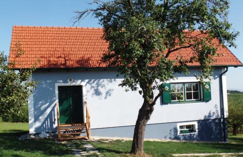 Deutsch Schuetzen-Eisenberg Apartment | Child-Friendly Retreat at Franz Josef am Ratschenberg