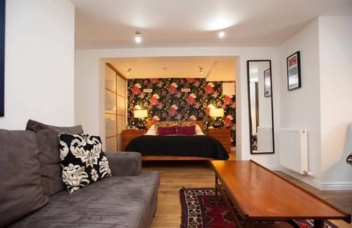 Leith House | Exceptional Fraoch House - Family-Friendly with Breakfast Included