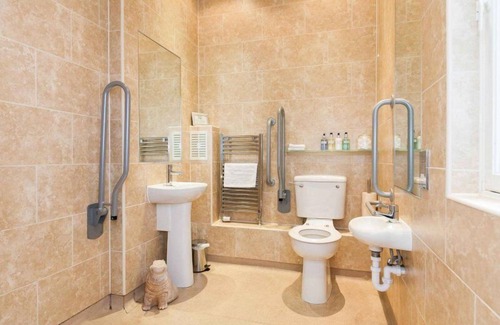 Leith House | Exceptional Fraoch House - Family-Friendly with Breakfast Included