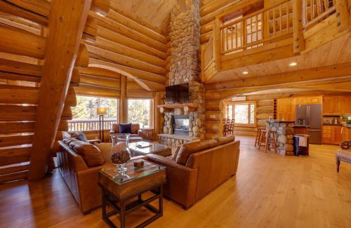 Granby House | Cozy Fraser Chalet with Hot Tub & Scenic Mountain Views