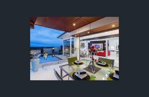 Nikenbah House | Fraser Island Views - Family House with Oceanfront Pool