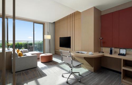 Yangpu Hotel | Elegant Fraser Place Wujiaochang with Private Pool & Spa