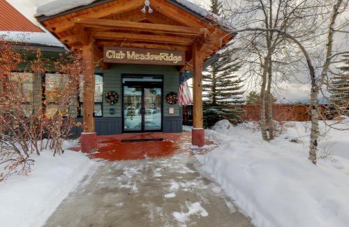 Fraser House | Experience Fraser's Mountain Fantasy: Family-Friendly Retreat