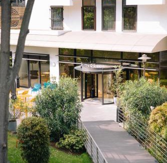 Gambetta Apartment | Experience Fraser Suites Paris La Défense: Pet Friendly Stay