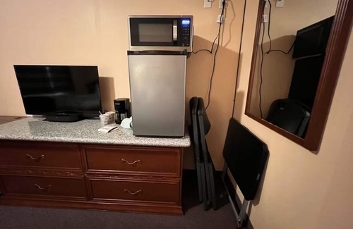 Frazier Park Hotel | Comfortable Stay at Frazier View Motel with Kitchen & Breakfast