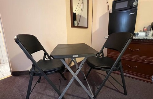 Frazier Park Hotel | Comfortable Stay at Frazier View Motel with Kitchen & Breakfast