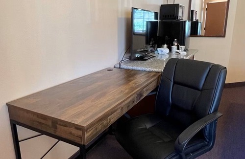 Frazier Park Hotel | Comfortable Stay at Frazier View Motel with Kitchen & Breakfast