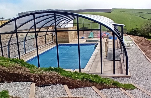 Torpoint Apartment | Freathy Apartment: Oceanfront Retreat with Heated Pool