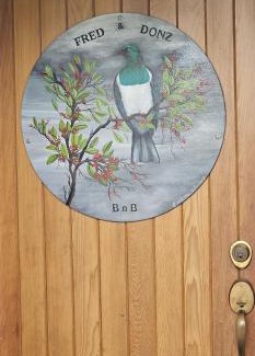 Two Mile Bay Bed & Breakfast | Discover Fred&Donz Bed and Breakfast: 4-Star Pet Friendly Stay