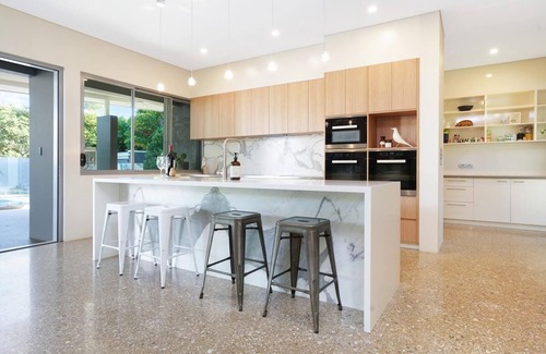 Fannie Bay House | Discover Fred's at Fannie - 10 Min Walk to the Beach