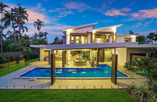 Fannie Bay House | Discover Fred's at Fannie - 10 Min Walk to the Beach
