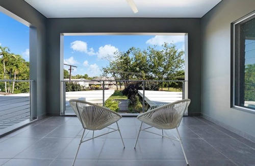 Fannie Bay House | Discover Fred's at Fannie - 10 Min Walk to the Beach