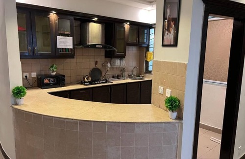 E-11 Sector Apartment | Freddy's Apartments: Family-Friendly with Kitchen & Breakfast