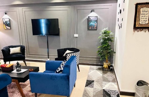 E-11 Sector Apartment | Freddy's Apartments: Family-Friendly with Kitchen & Breakfast