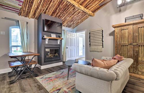 Fredericksburg House | Discover Fredericksburg Regan Cottage with Relaxing Hot Tub