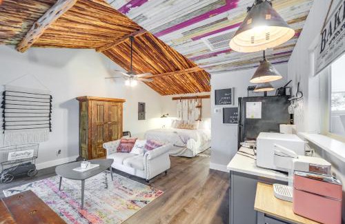 Fredericksburg House | Discover Fredericksburg Regan Cottage with Relaxing Hot Tub
