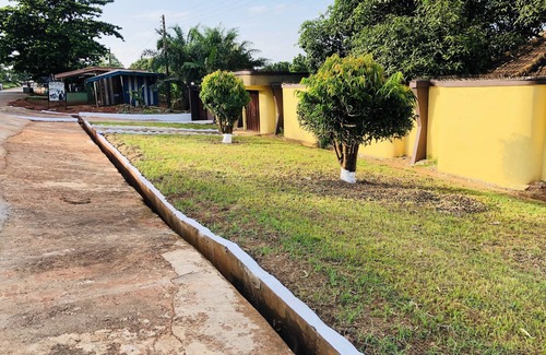 Kumasi House | Convenient Stay with Free Airport Transportation & Family Amenities