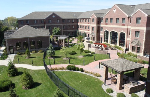 Indianapolis Apartment | Enjoy Daily Breakfast & Indoor Pool in Prime Location