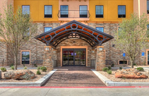 Lubbock Condo | Enjoy Free Breakfast Near Texas Tech University