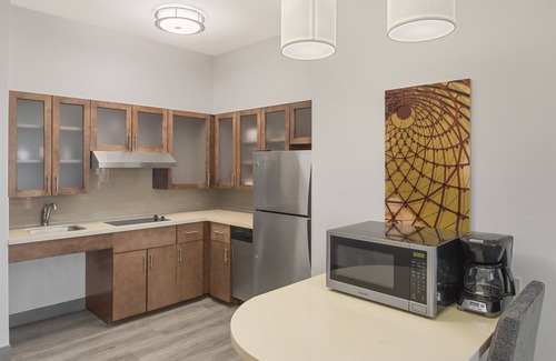 Florence Condo | Relaxing Suite near Florence Center with Breakfast & Pool