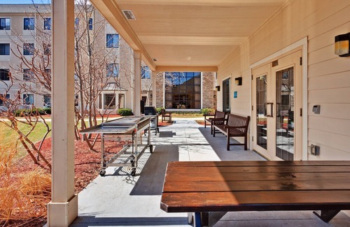 Glenview Apartment | Enjoy Free Breakfast at Staybridge Studio with Pool & Gym!