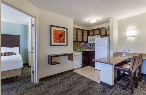 Davenport Condo | Relaxing Suite with Free Breakfast, Wi-Fi & Pool Access