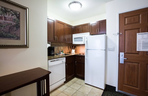 Montopolis Condo | Enjoy Free Breakfast, Wi-Fi & Pool Near Austin Airport