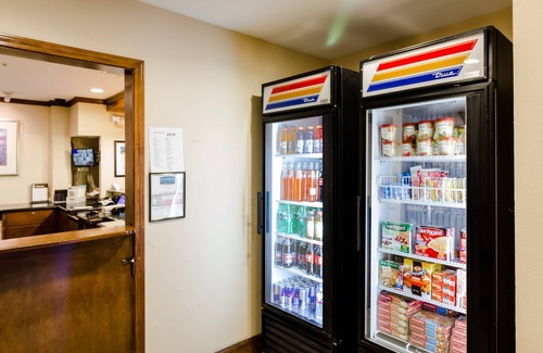 Montopolis Condo | Enjoy Free Breakfast, Wi-Fi & Pool Near Austin Airport