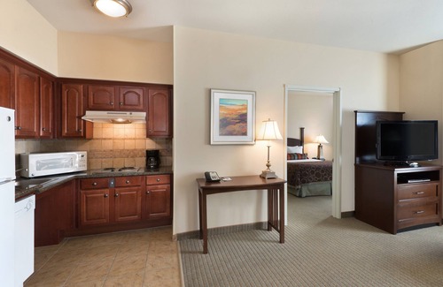 Tucson Condo | Top-Rated Hotel with Free Breakfast & Pool Near Tucson Airport