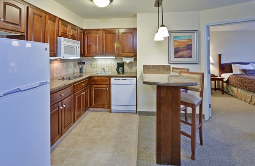 Indianapolis Condo | Indulge in a Suite with King Bed, Indoor Pool & Breakfast